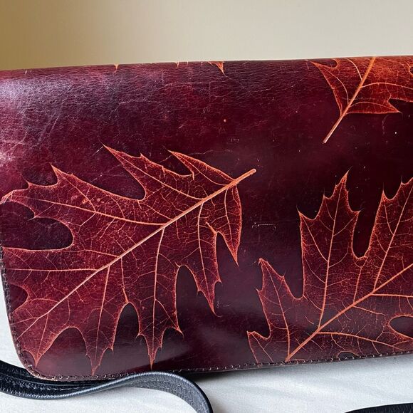 Vintage Maple Leaf Embossed Leather Crossbody Bag Black Brown Two-Tone Boho Art - Picture 4 of 12